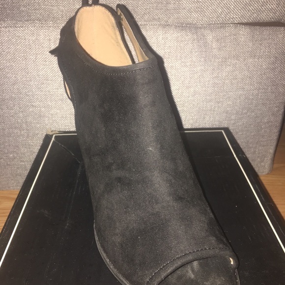 Black open toed heels tie back - Picture 2 of 3